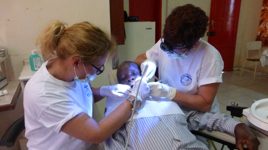 Tina Gauss und Christine Wallner in Sambia Foto 2