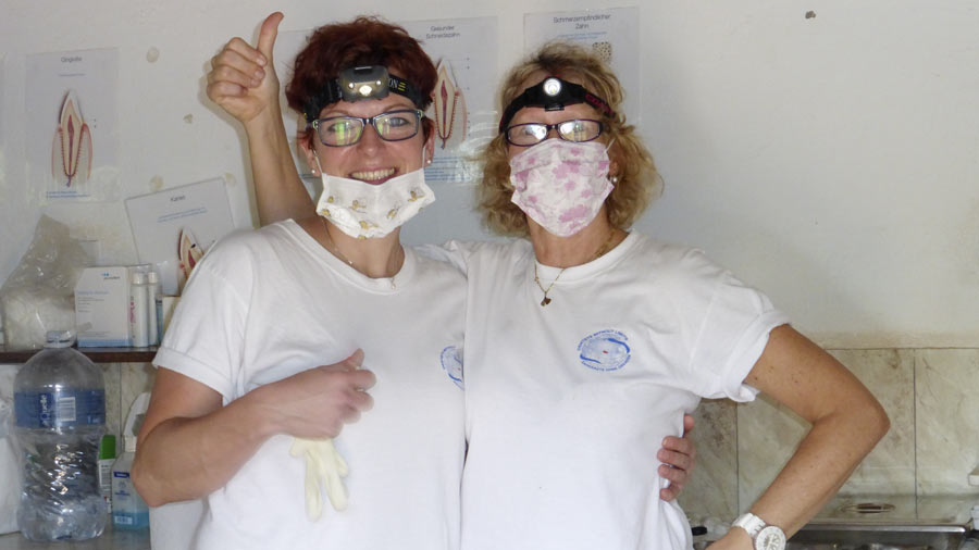 Tina Gauss und Christine Wallner in Sambia Foto 4